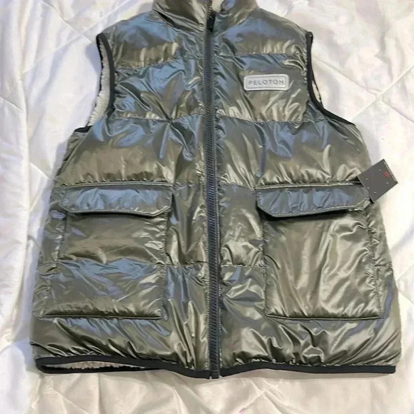 Peloton Sherpa reversible vest puffer green/cream NWT small - Picture 1 of 6